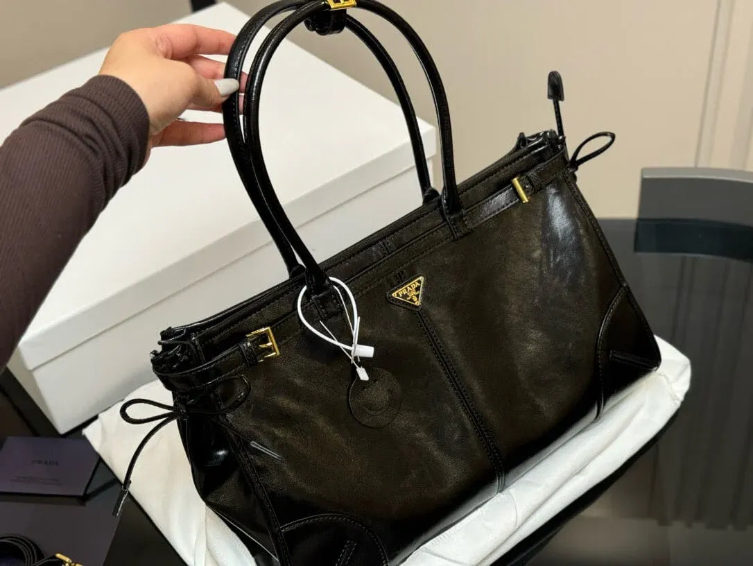 Vintage Glossy Triangle Handbag