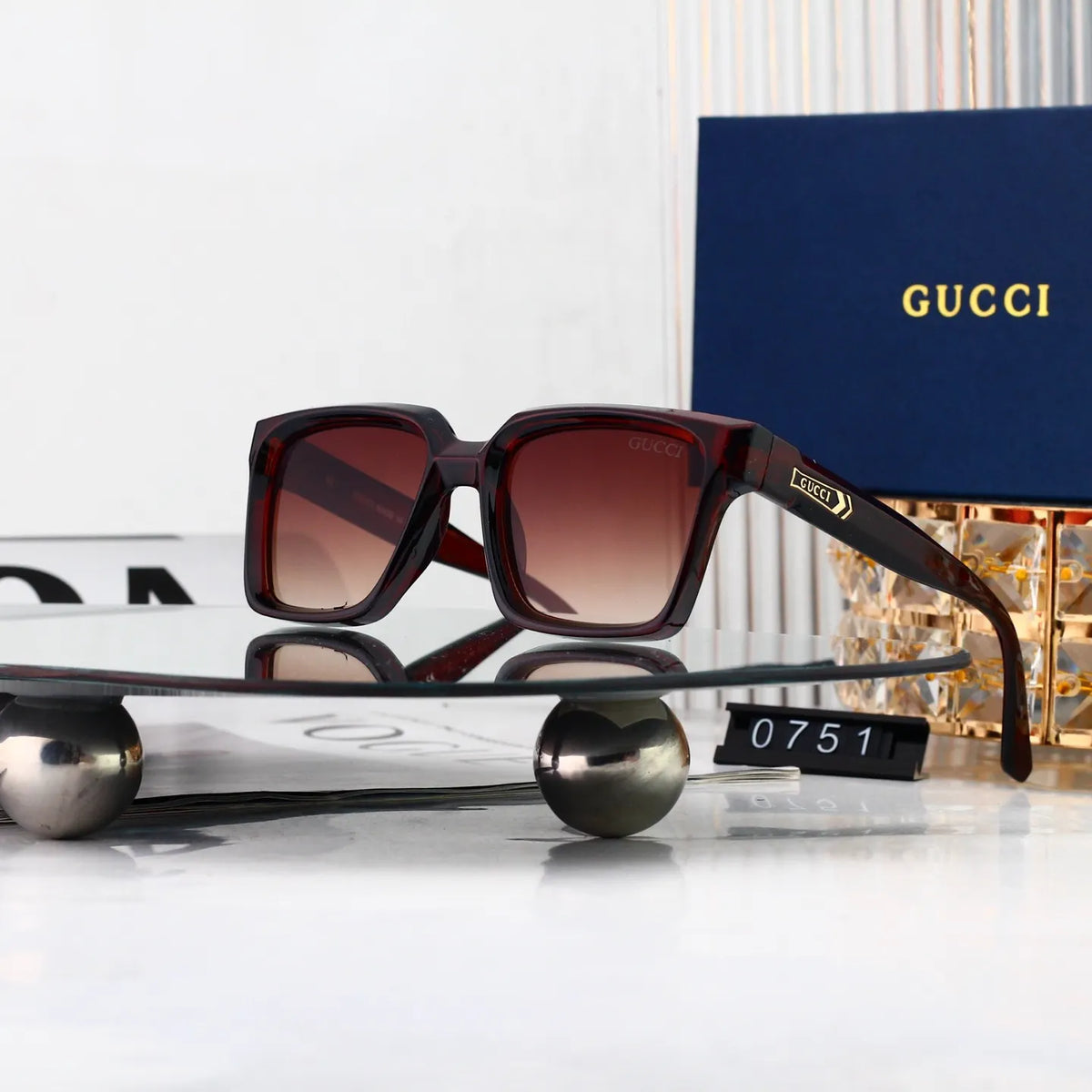Clean Square Frame Sunglasses