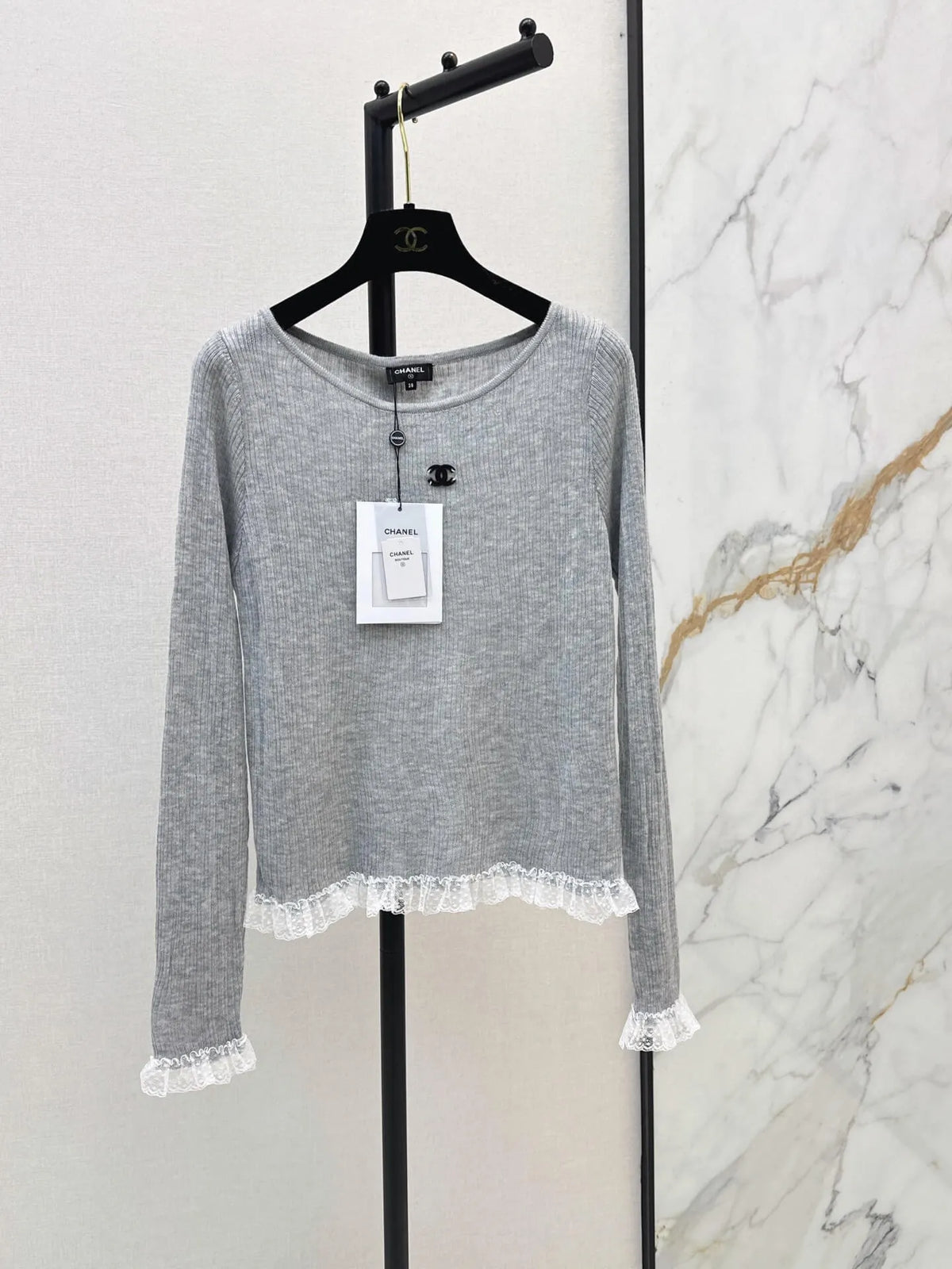Round Neck Lace Hem Knit Top